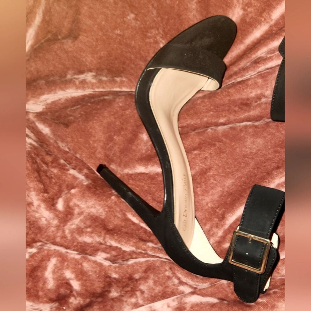 Dream Pairs 8.5 Black Velvet High Heels - Picture 4 of 7